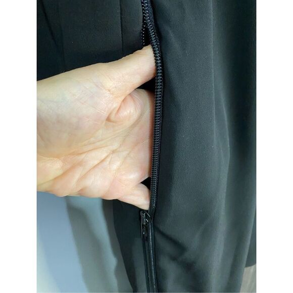 Size 14, Luisa Cerano black dress, zipper detail on the sides & 2 zip pockets. - Picture 8 of 11